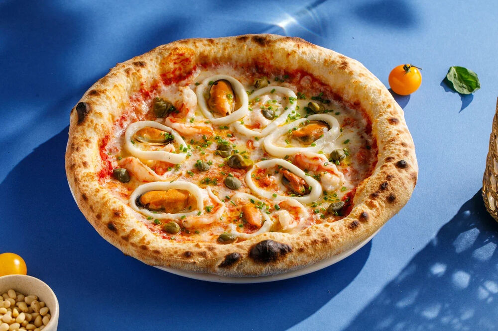  Pizza with seafood