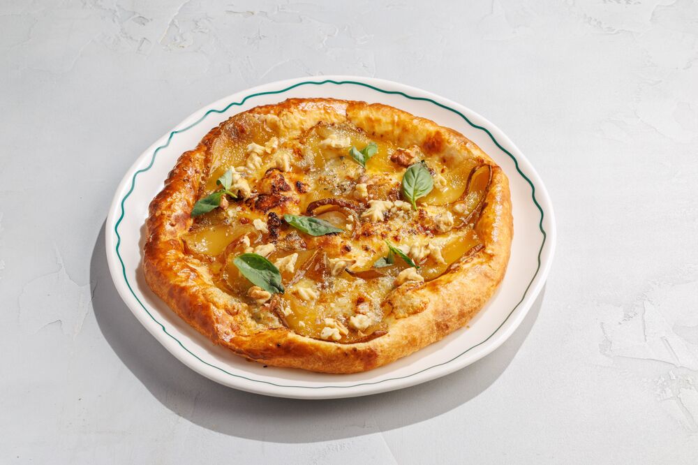 Penovani with pear and Gorgonzola cheese