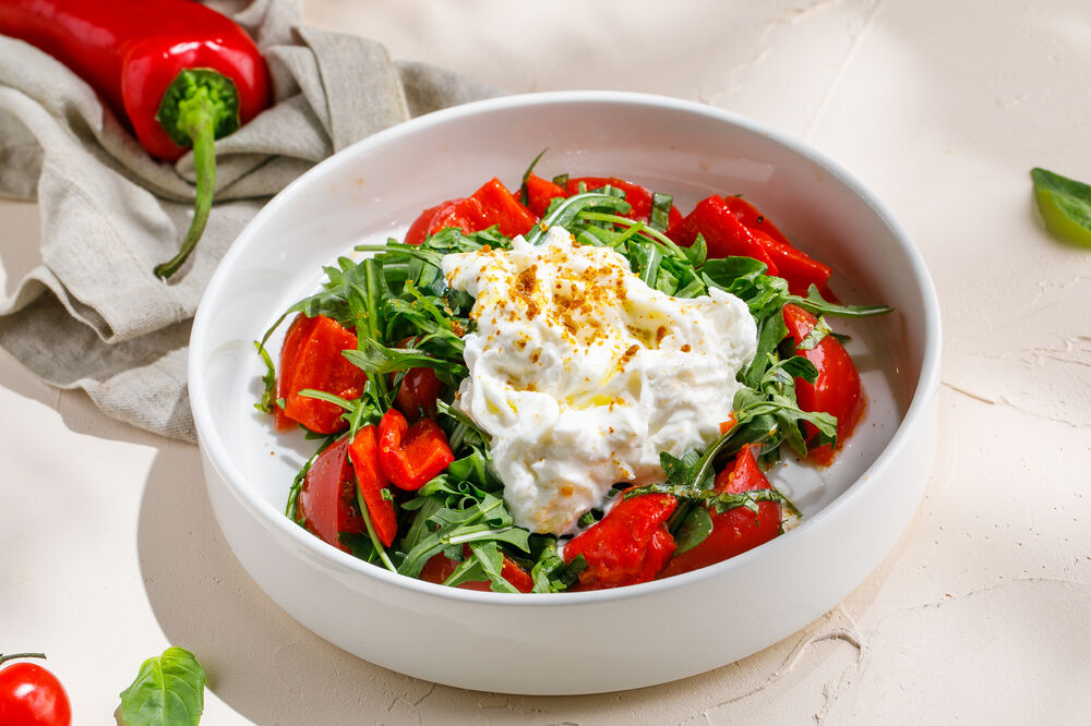 Salad with rocket and stracatella