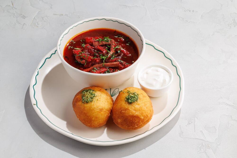 Soup "Borscht with garlic and pampushki"