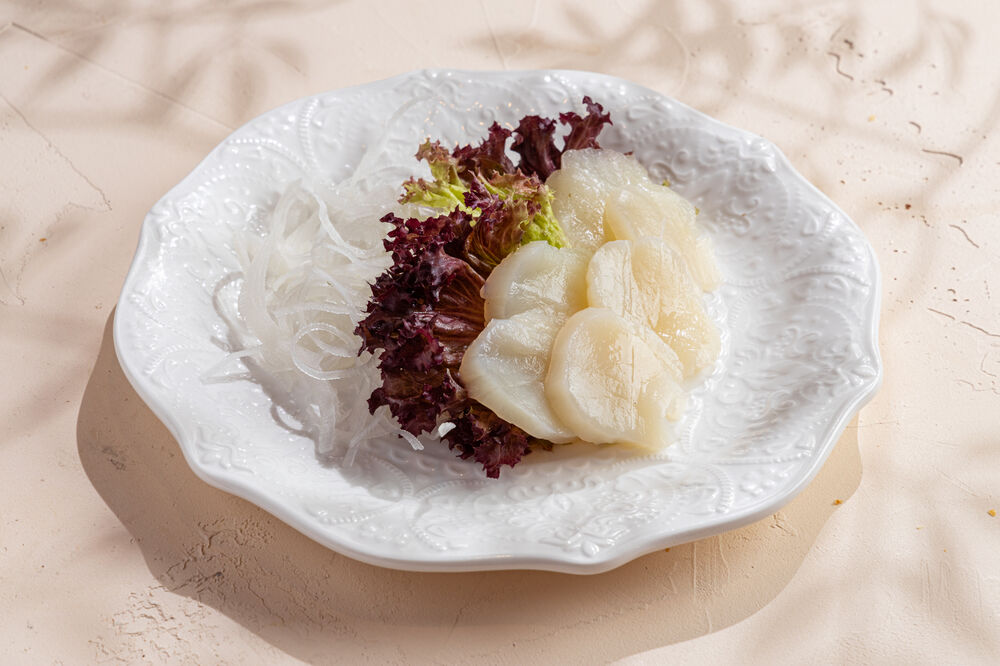 Scallop sashimi