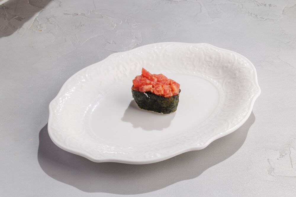 Spicy tuna sushi