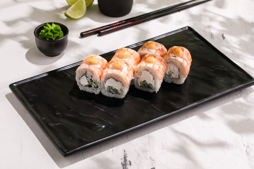Philadelphia roll with shrimp and citrus spicy sauce