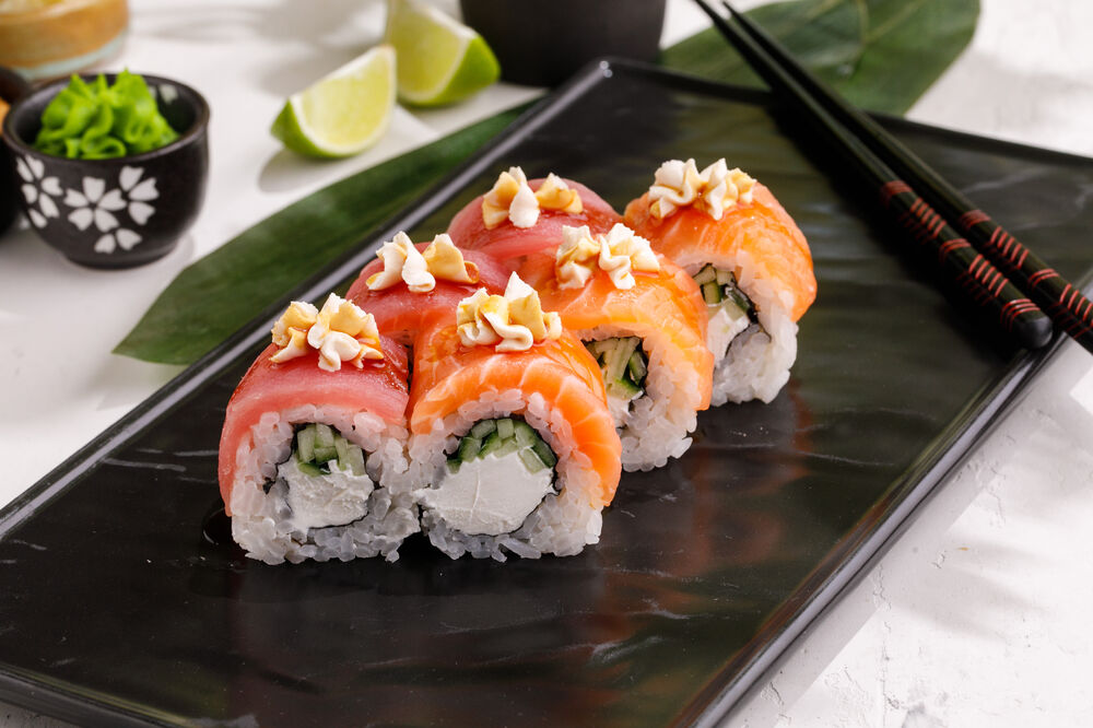 Creamy eel and tuna roll