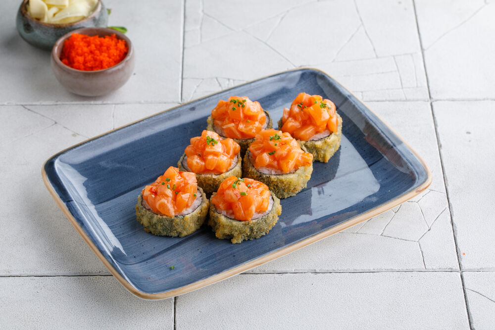 Roll tempura with tuna