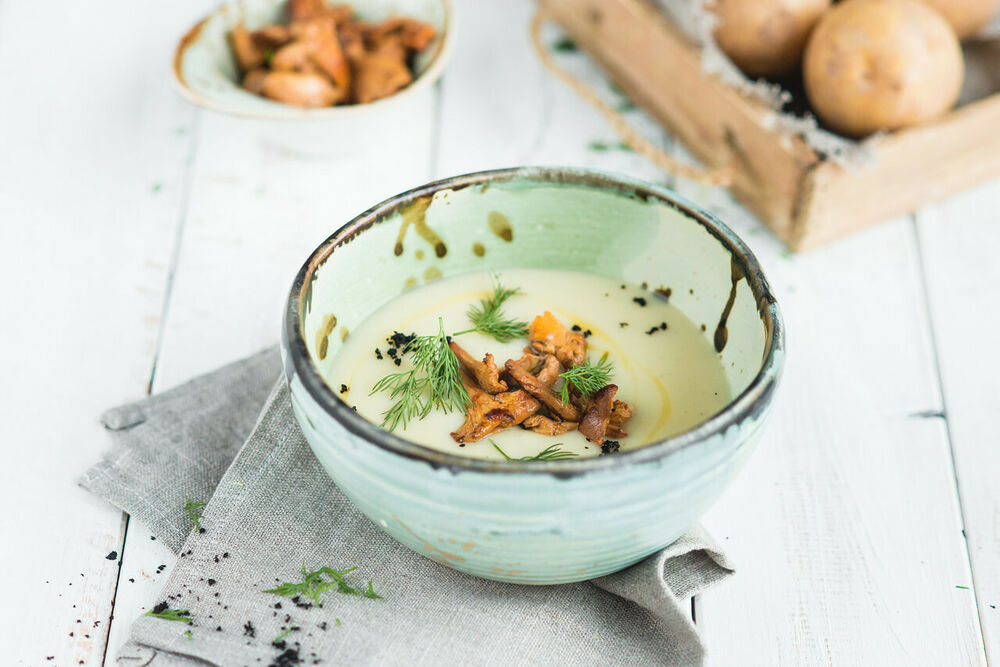 Картофельный крем-суп с лисичками