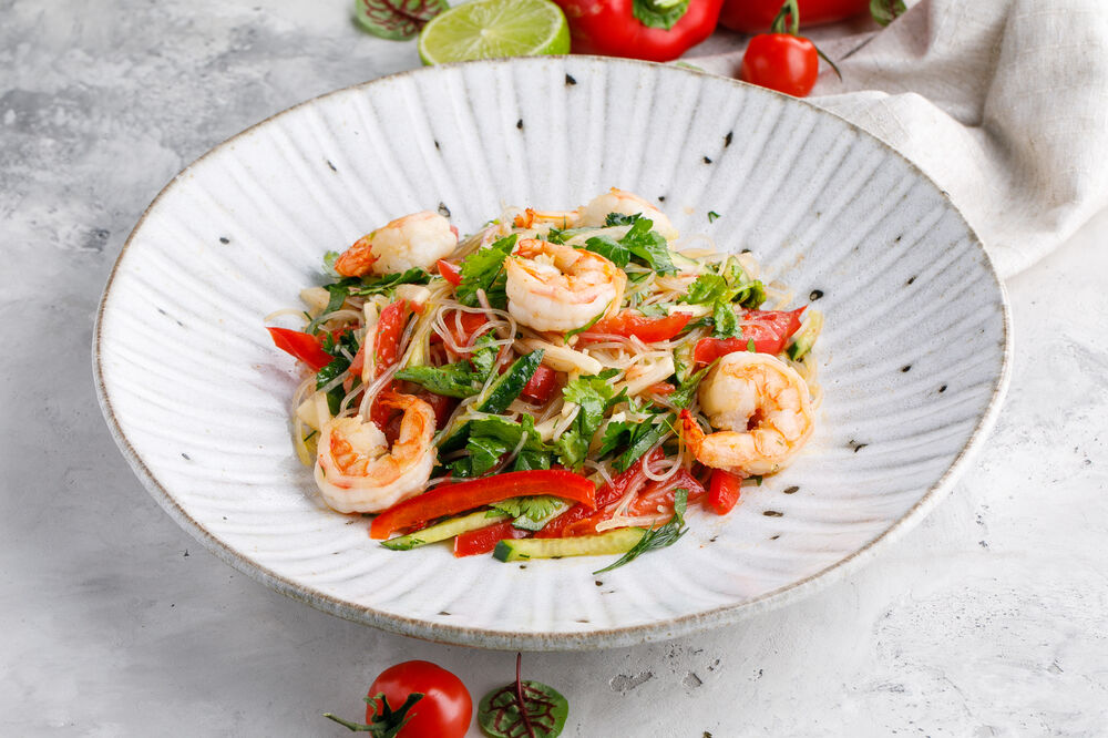 Salad with shrimps and funchose