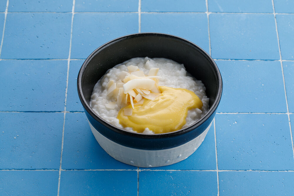  Rice porridge with coconut milk and mango curd
