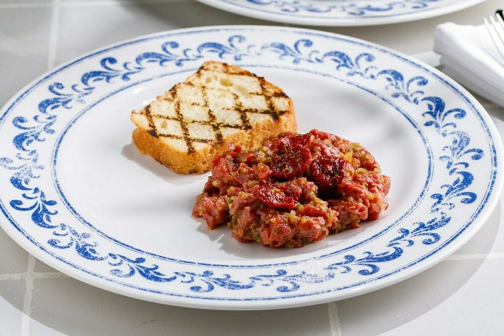 Beef tartare with dried tomatoes
