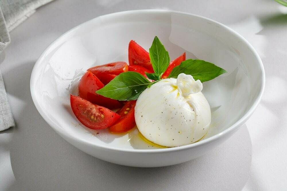 Вurrata with tomatoes