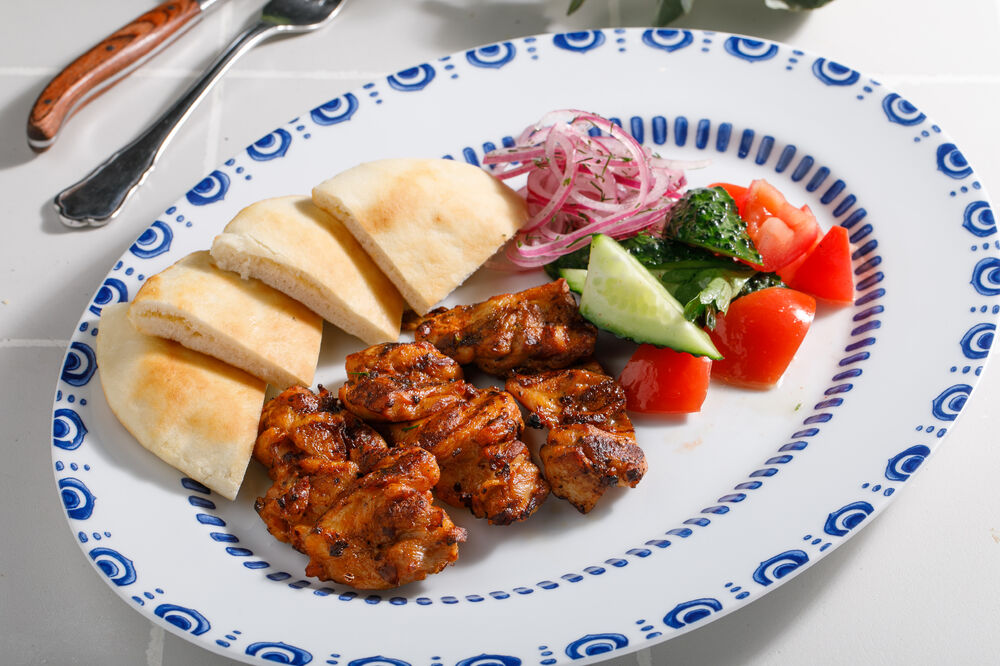 Chicken kebab with vegetable salad and pita