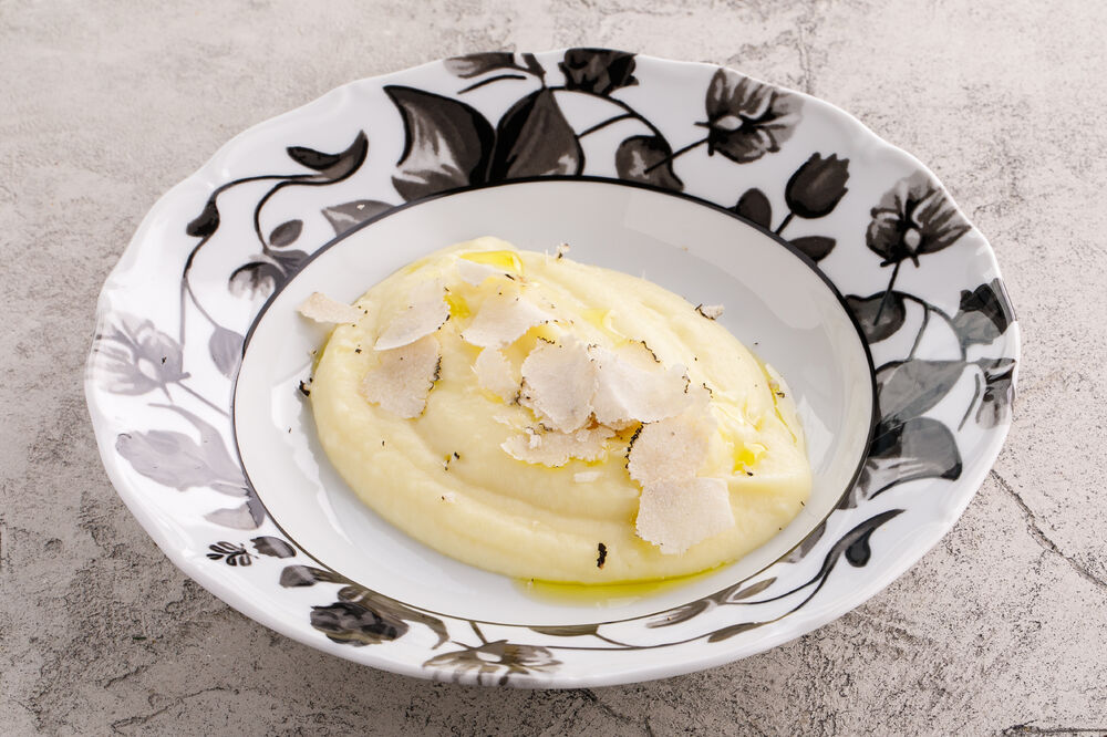 Mashed potatoes with black truffle