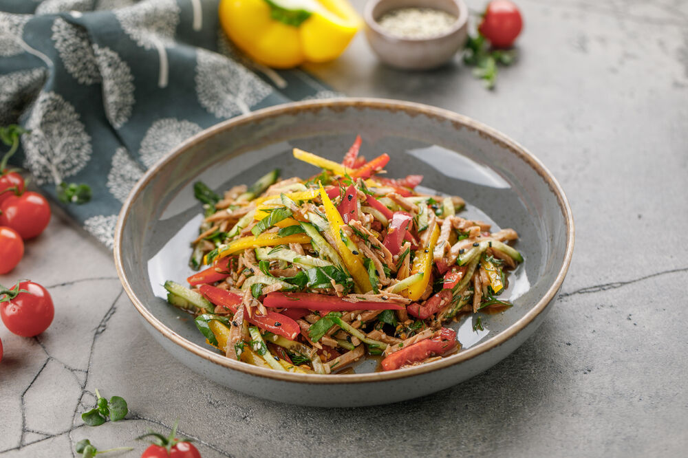 Salad with veal and vegetables with sesame dressing"