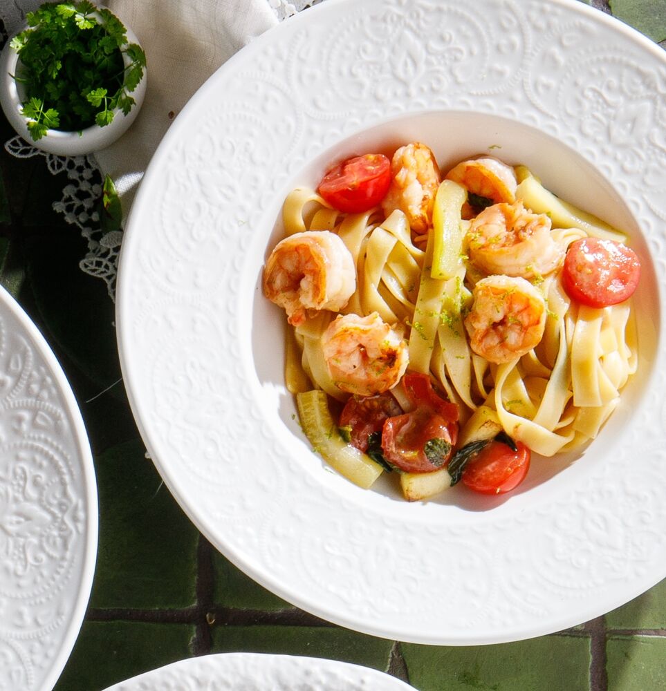 Pasta with zucchini and shrimp