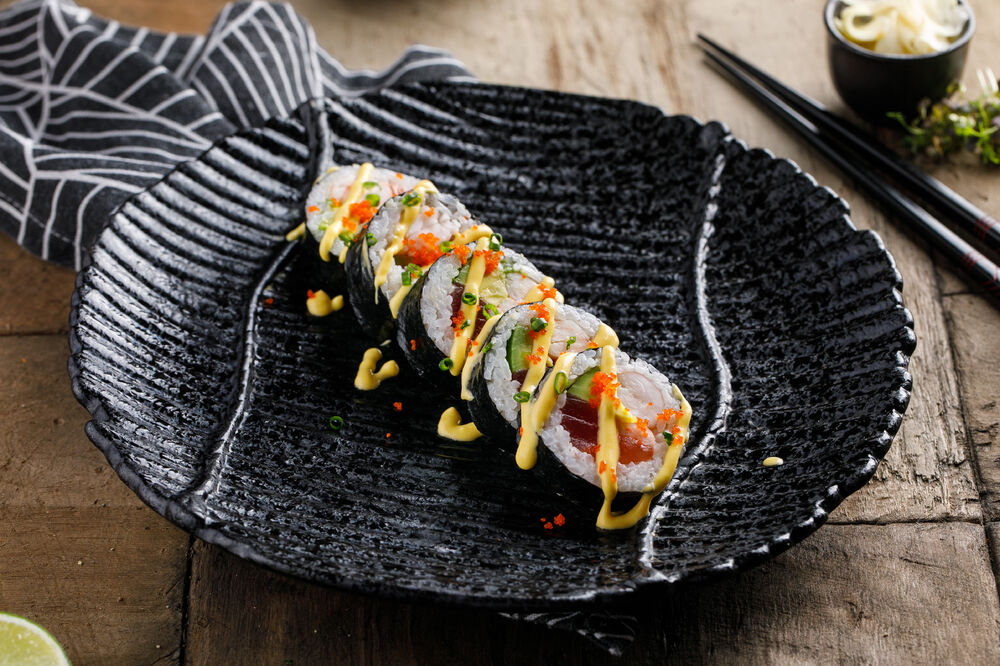 Roll "Fusion" with mango sauce