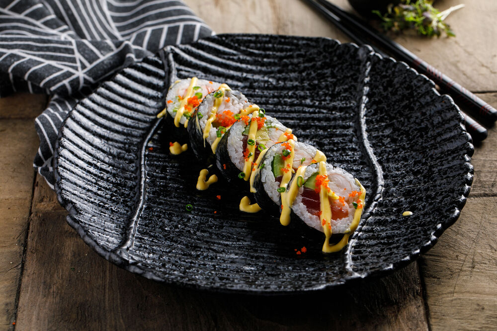 Roll "Fusion" with mango sauce