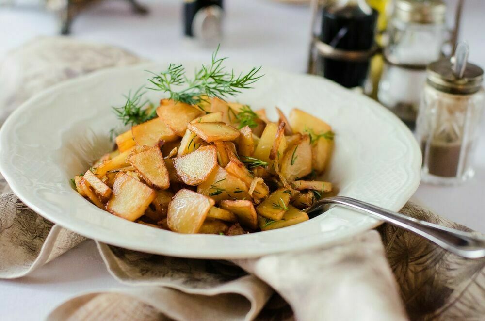 Fried potatoes with porcini mushrooms