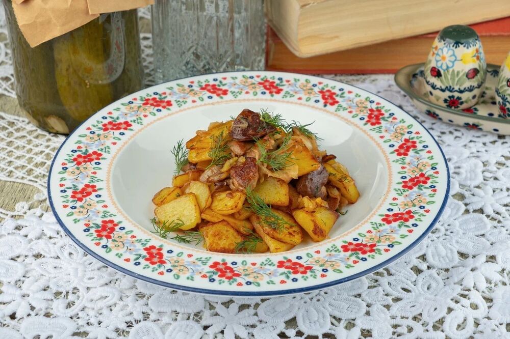 Fried potatoes with porcini mushrooms