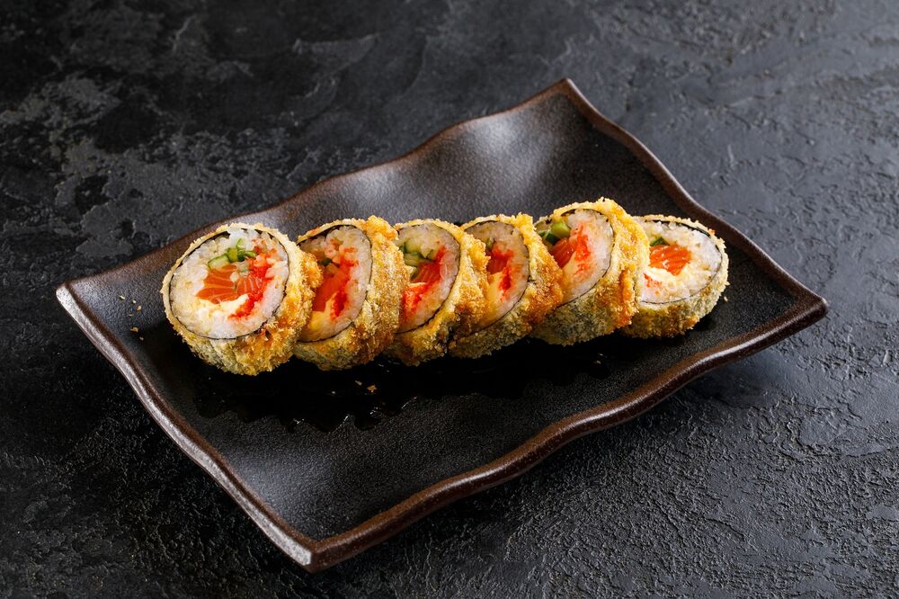 Tempura roll with salmon