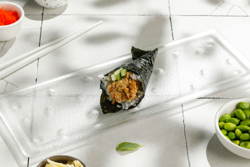 Spicy eel hand roll