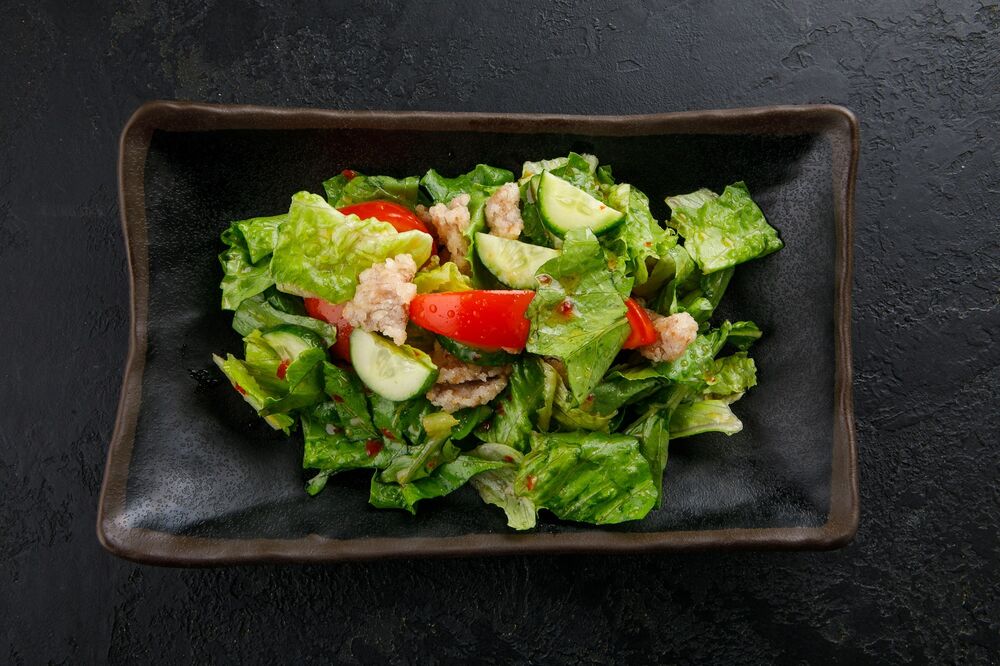 Salad with spicy chicken