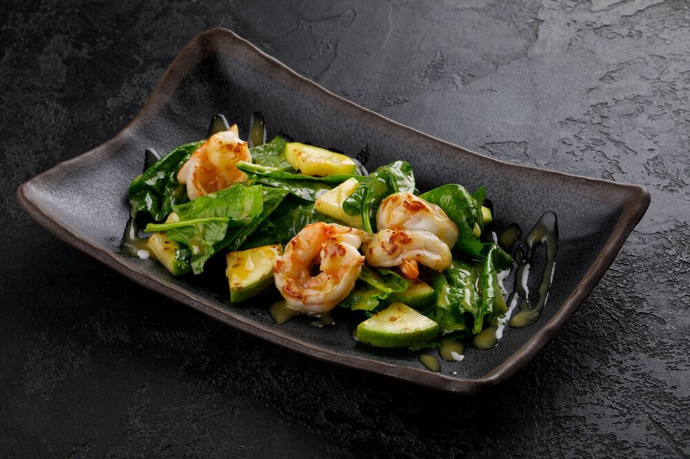 Salad with zucchini and shrimp