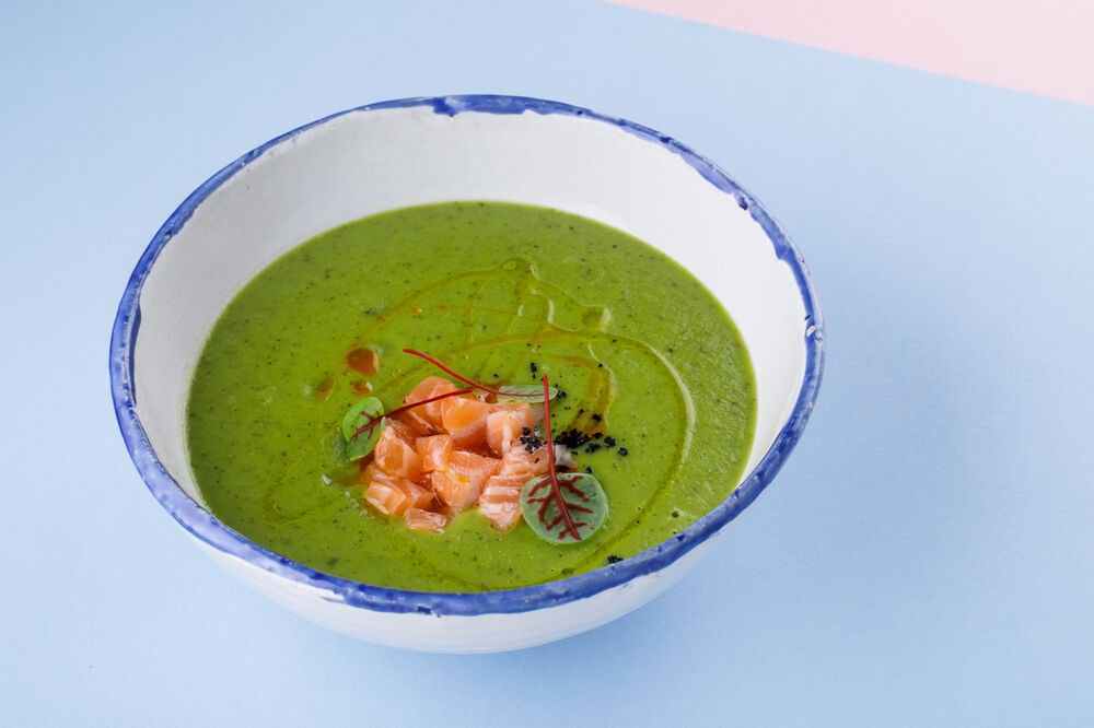 Broccoli cream soup with salmon