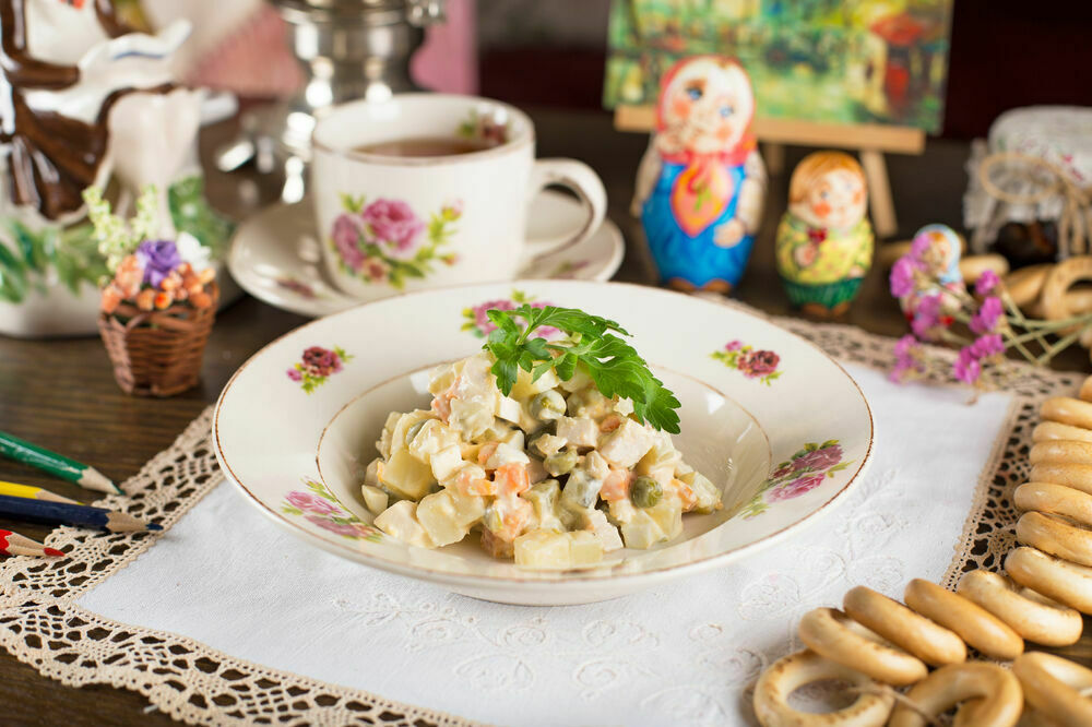 Оливье спб. Оливье в Петербурге. Ресторан Катюша Санкт-Петербург. Ресторан Катюша на Невском. Ресторан Катюша Сочи.