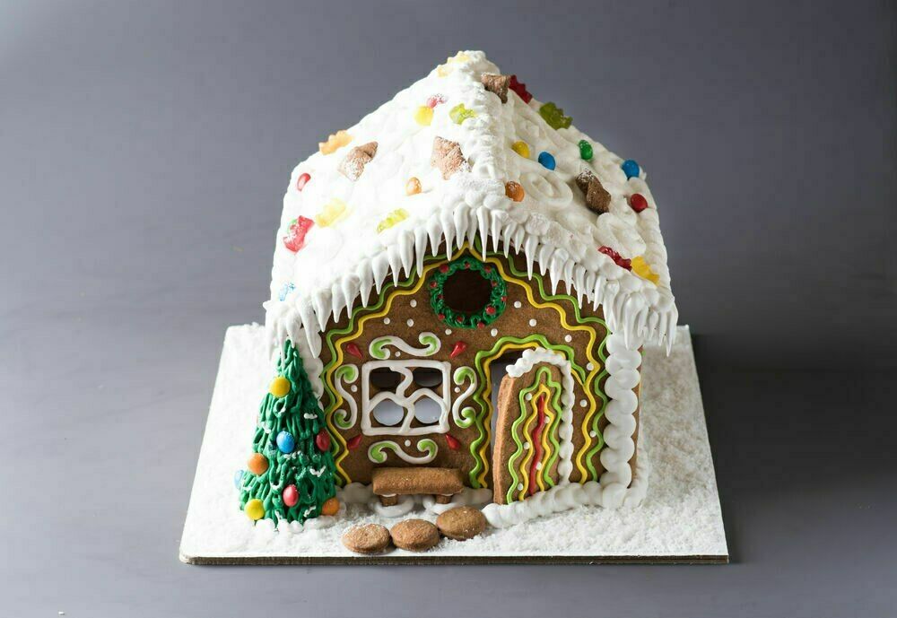 Medium gingerbread house (pre-order for 3 days)