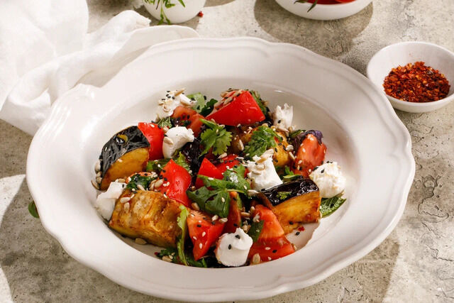 "Салат с хрустящими баклажанами по акции"