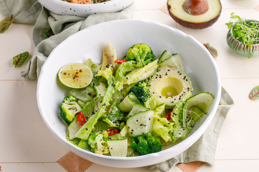 Green salad with avocado and broccoli