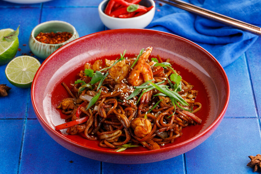 Лапша Chow Mein с креветками