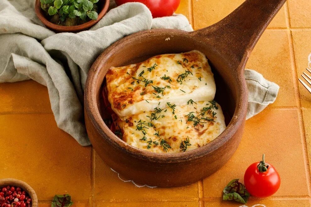 Запеченный сыр Сулугуни с томатами