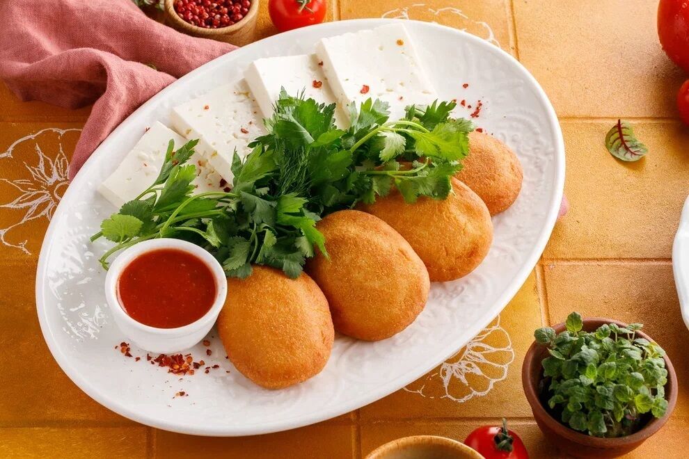 Mchadi with Imeretian cheese