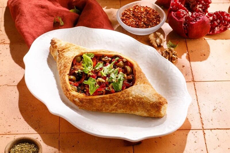 Хачапури по-аджарски с овощами