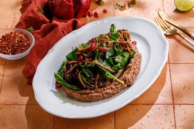 Lobio puree with oyster mushrooms and spinach