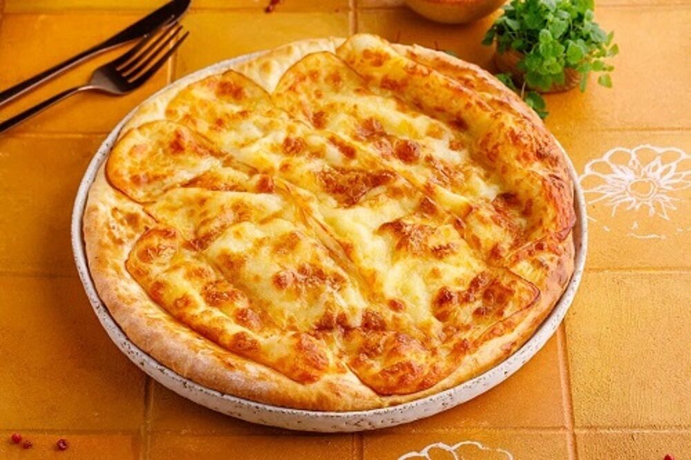 Хачапури с копченым сыром Сулугуни