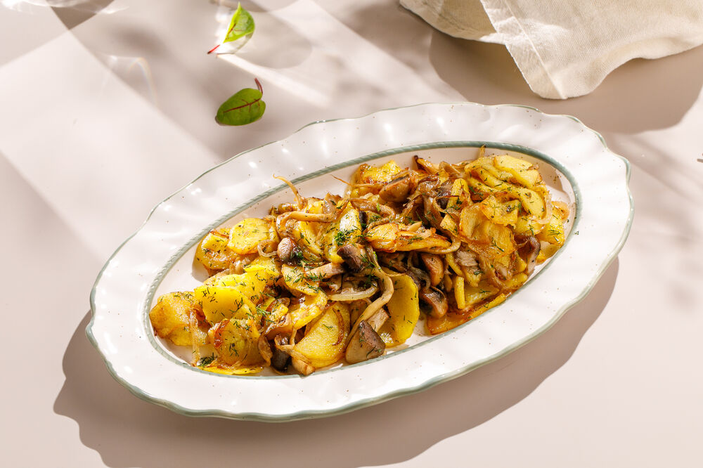  Fried potatoes with mushrooms and lean sour cream
