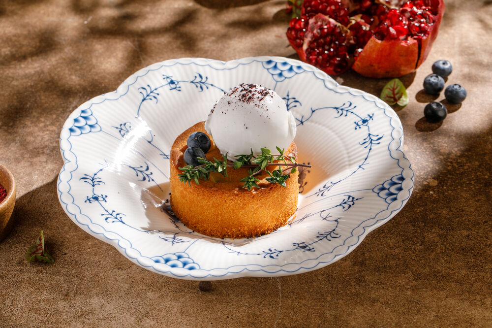 Тёплый черничный пирог с кокосовым сорбетом