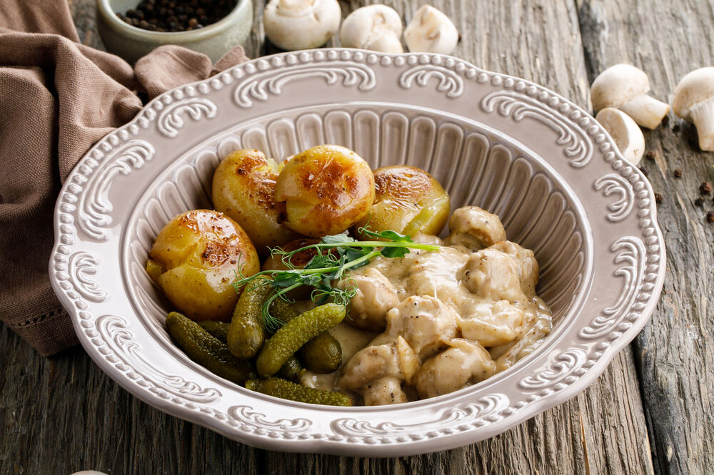 Stroganov mushrooms with crumpled potatoes