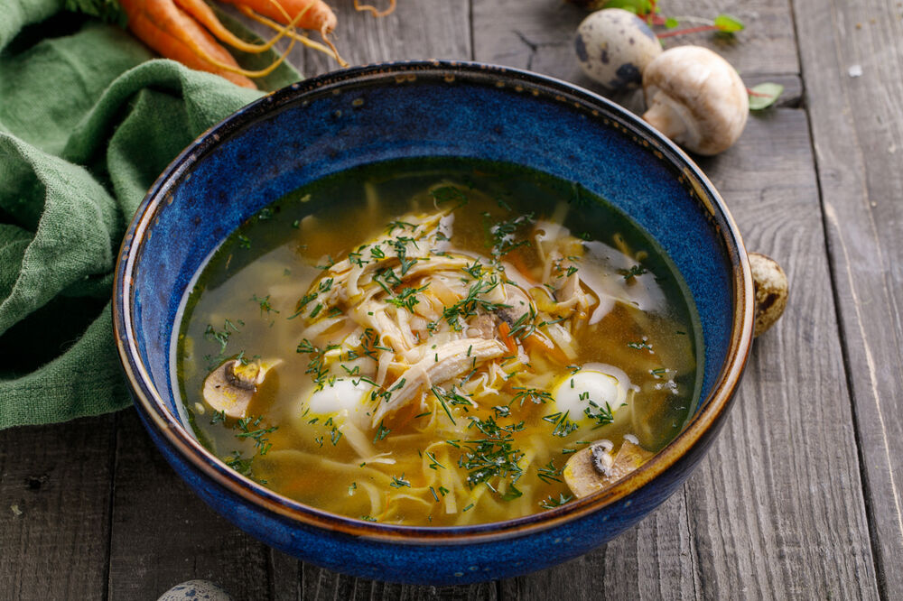 Домашний суп-лапша с курицей и грибами
