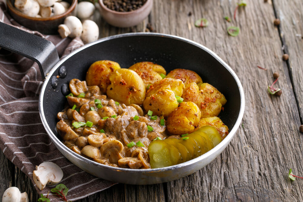 Stroganoff mushrooms with potatoes