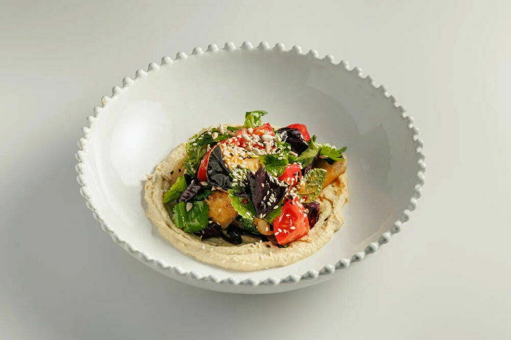Warm salad with crispy eggplant and tofu cream