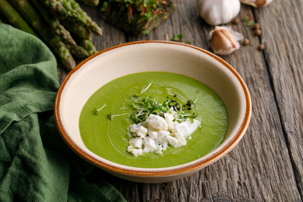 Asparagus soup with cheese