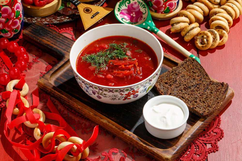 Lean borscht with Borodino croutons