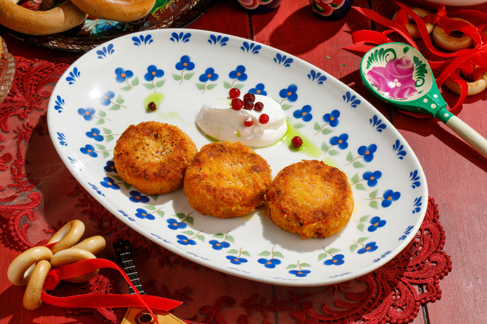 Carrot cutlets with sour cream and cranberries