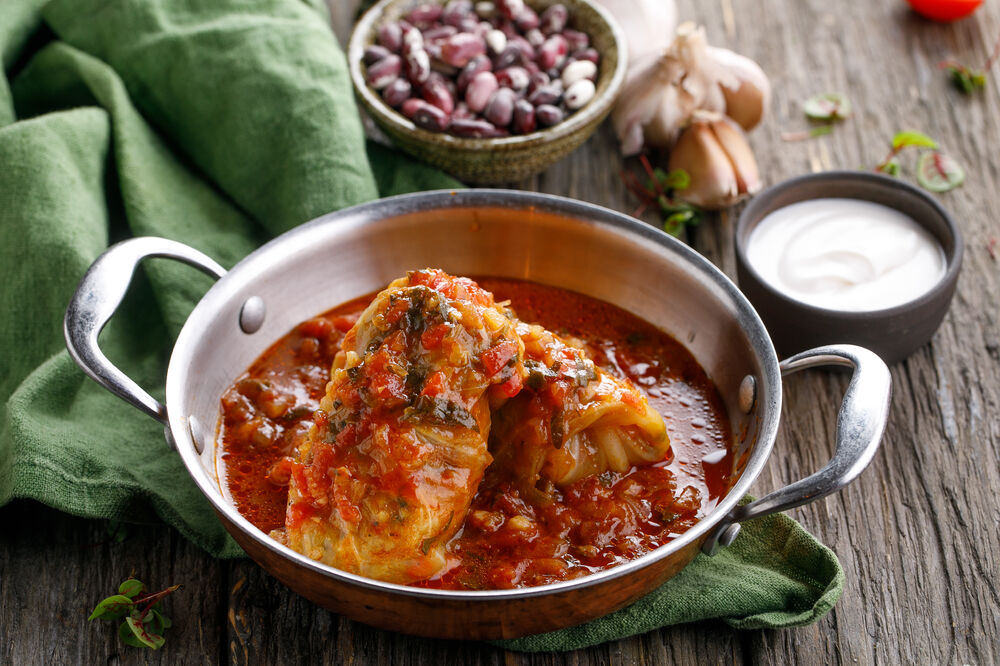 Vegetable cabbage rolls with beans