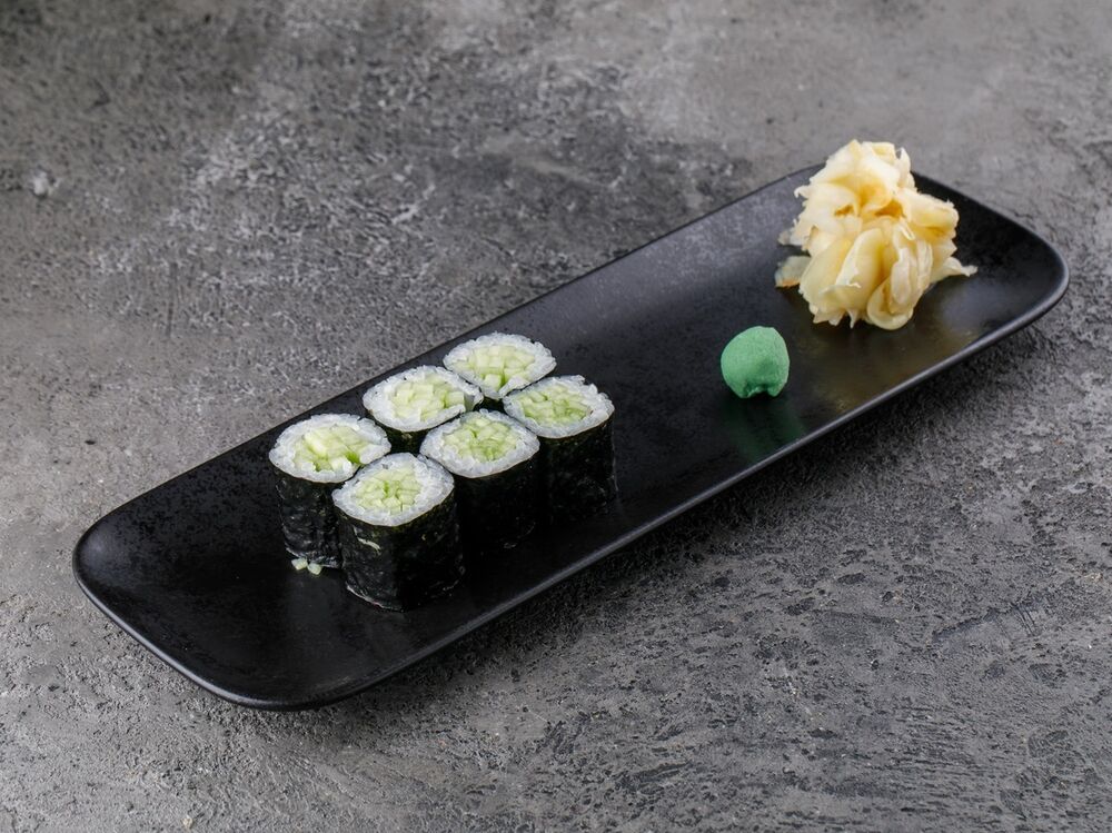 Roll classic with cucumber