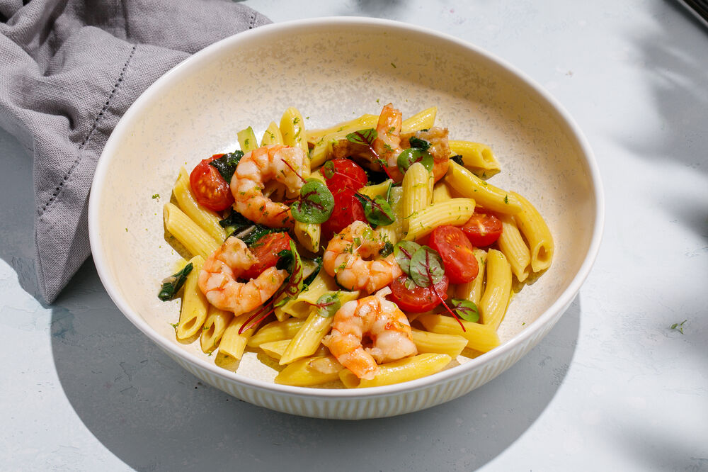 Pasta with shrimps and zucchini