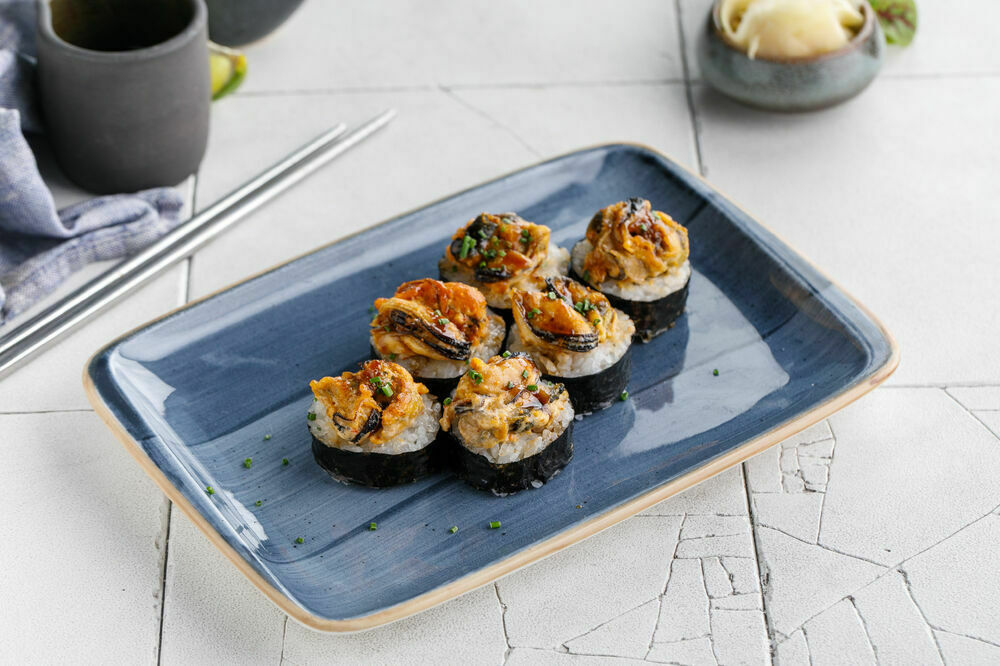 Baked roll with mussels